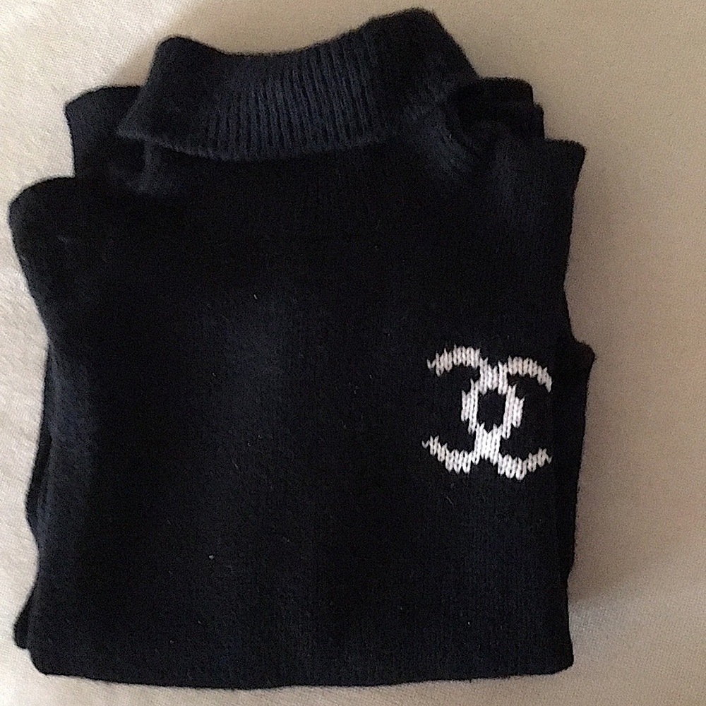 CHANEL 100% cashmere !! turtle neck sweater !
